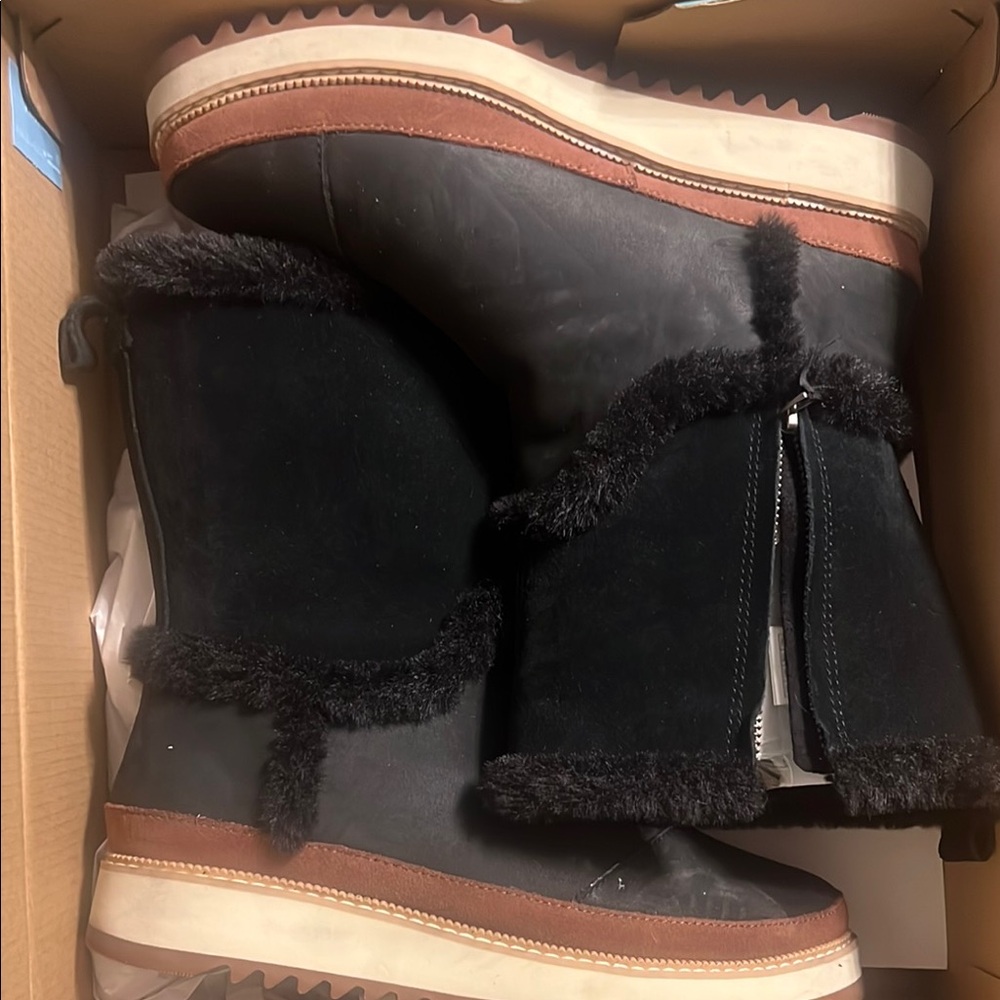 TOMS Black and Brown Fur-Lined Boots